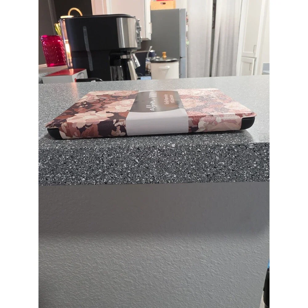 NWT Albion X YHIRN kindle cover